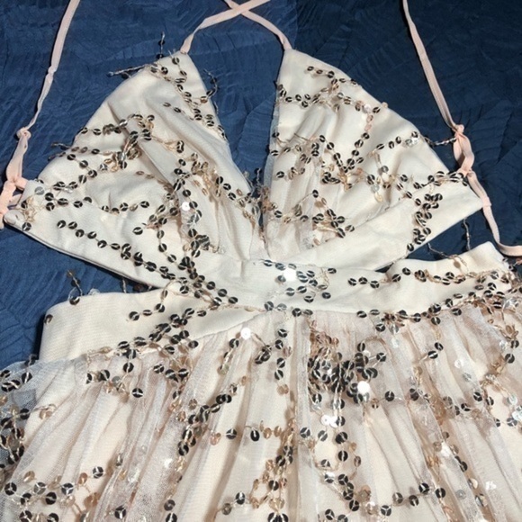 🎊Spaghetti Strap Champagne Sequin Maxi Dress🎊 - Picture 11 of 13